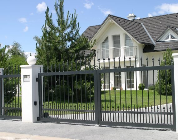 guardi-aluzaun-modell-venezia-zaunfeld-fluegeltor-1-lowres